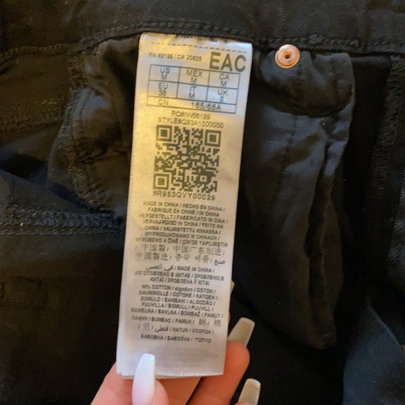 GUESS Skirt - Picture 2 of 3